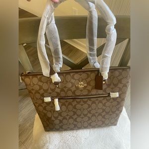 NWT Gallery Tote Coach, khaki, brown purse handbag